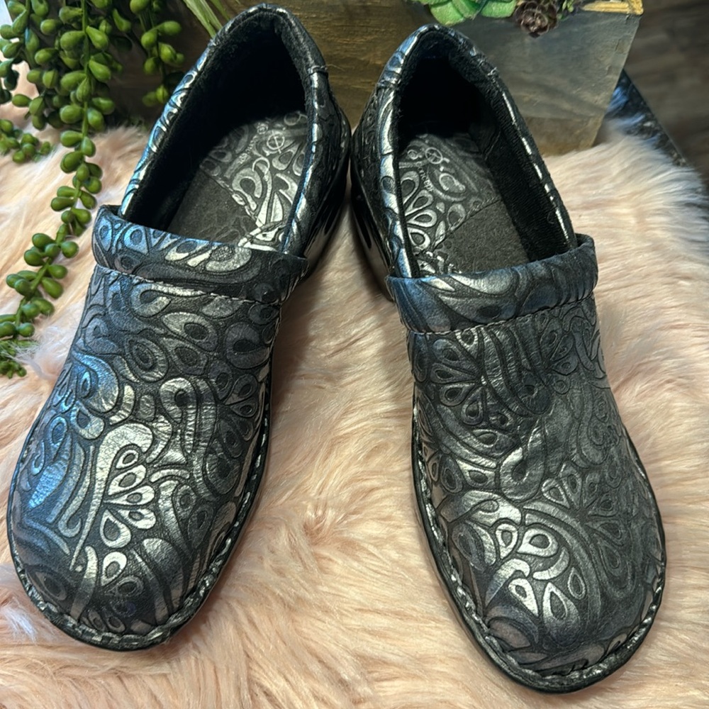 Women’s Shoes